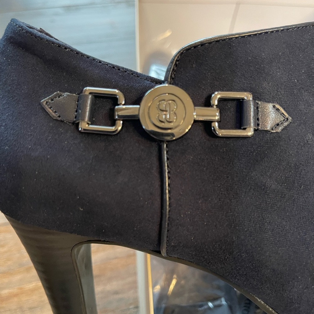 Bandolino Navy Blue Heeled Bootie 8M - Picture 9 of 10